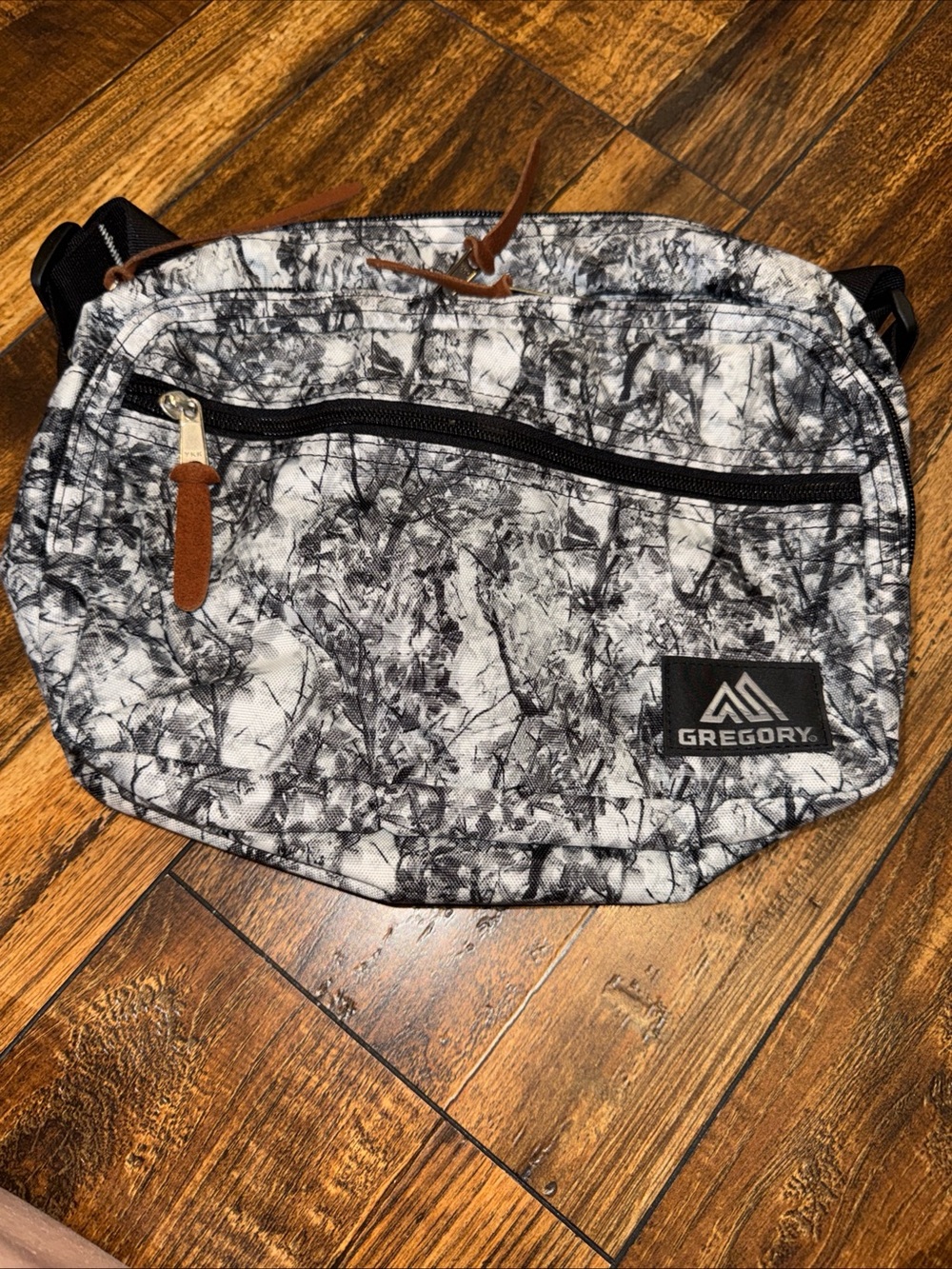 Gregory utility shoulder S: treeline camo